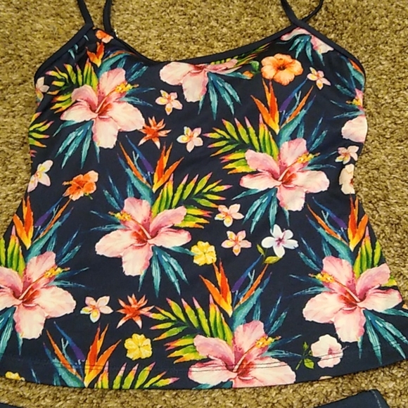 Beautiful Tankini Bathing Suit - Picture 2 of 5